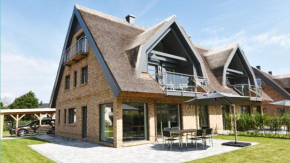 Exklusive Reetdach-Villa Ostseefrische in Middelhagen